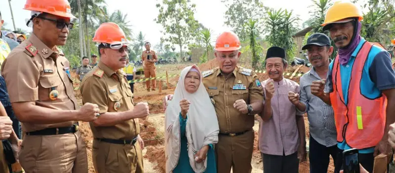 Bupati Nanang Ermanto Letakkan Batu Pertama Pembangunan Gedung SMP 4 Katibung