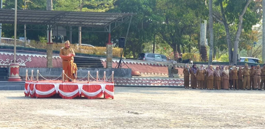 Staf Ekobang Pemkab Lamsel Ingatkan Kedisiplinan Pegawai