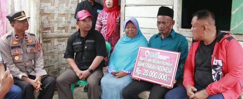 Bupati Lamsel Serahkan Bantuan Bedah Rumah Kepada Warga Kecamatan Tanjung Bintang