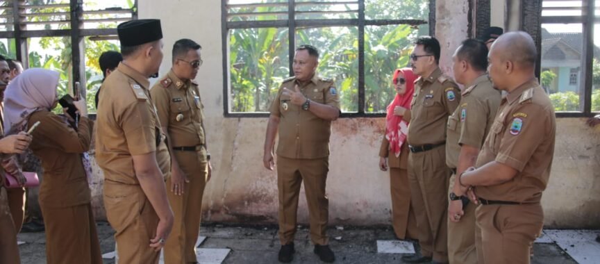 Bupati Lampung Selatan Tinjau SD N 2 Mulyosari Pasca Kebakaran
