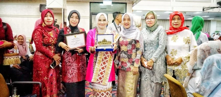 Ketua TP PKK Lampung Selatan Terima Penghargaan Desa SIGER