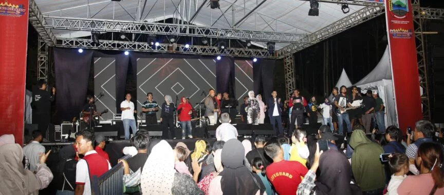 Bupati Nanang Ermanto Hadiri Malam Pentas Seni Budaya pada Lampung Selatan Expo 2023