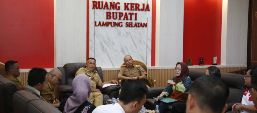 Bupati Lampung Selatan Terima Audiensi Tim Sentra KKN Universitas Lampung