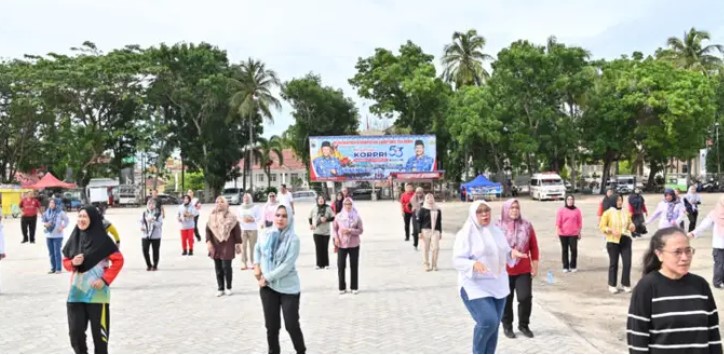 Senam Bersama, 3 Peserta Senam yang Full Senyum Dapat Hadiah Dari Plh. Sekda Lamsel